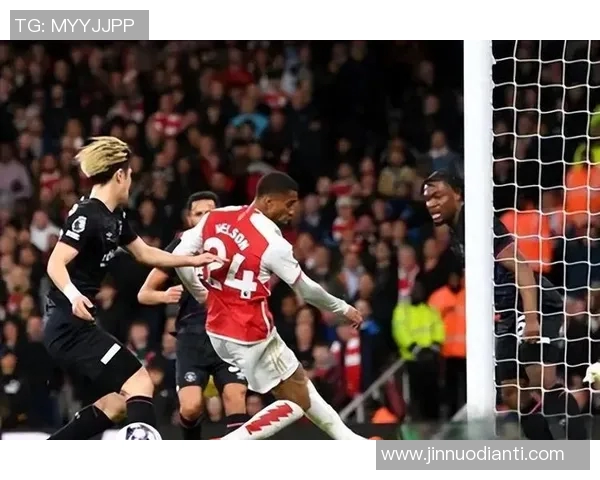 美国足球明星因场外冲突引发打架事件引发媒体热议与球迷关注